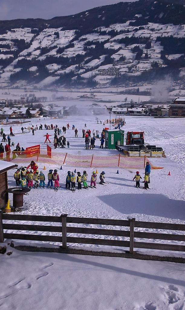 Ferienwohnungen Egger - Direkt An Der Spieljochbahn Fügen Exterior foto